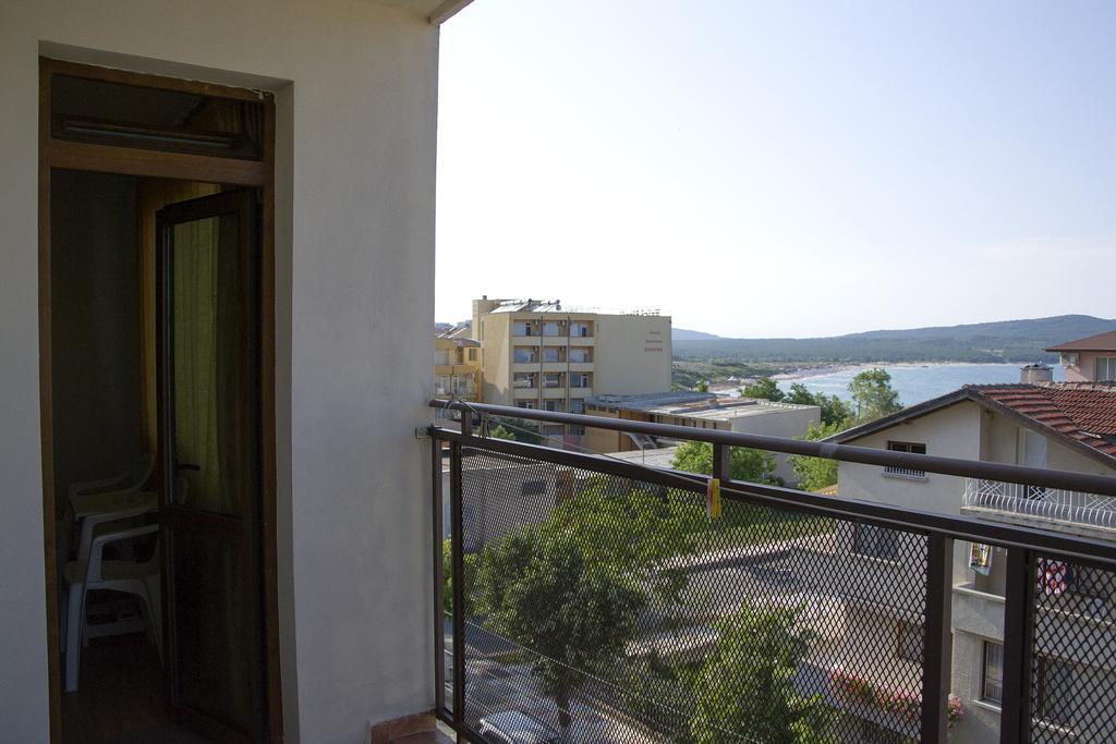 Paunovi Guest House Primorsko Bagian luar foto