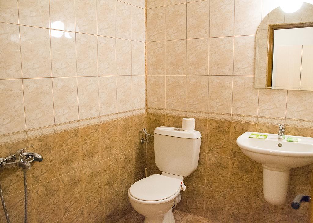 Paunovi Guest House Primorsko Bagian luar foto