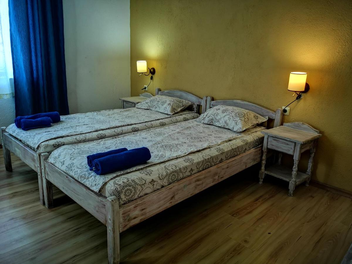Paunovi Guest House Primorsko Bagian luar foto