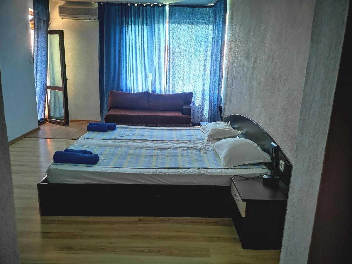 Paunovi Guest House Primorsko Bagian luar foto