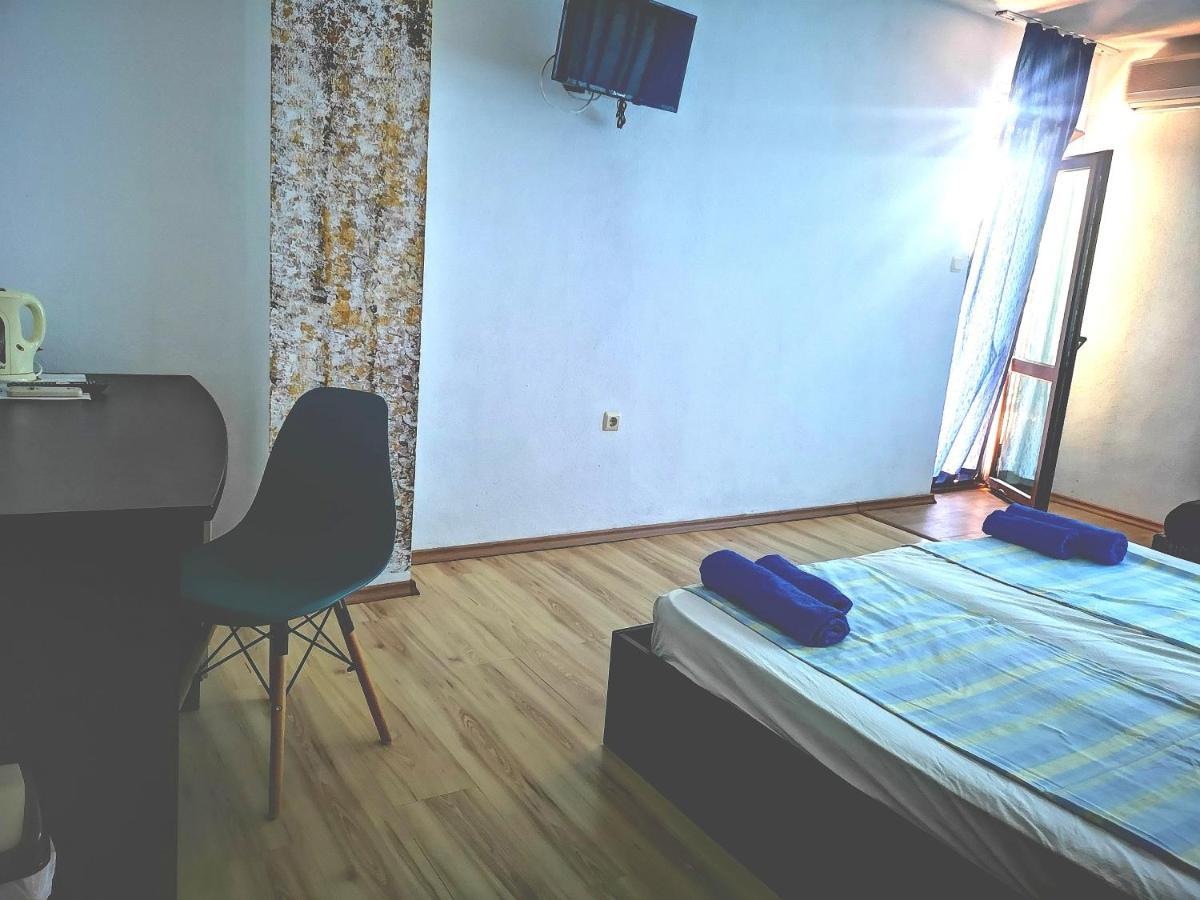 Paunovi Guest House Primorsko Bagian luar foto