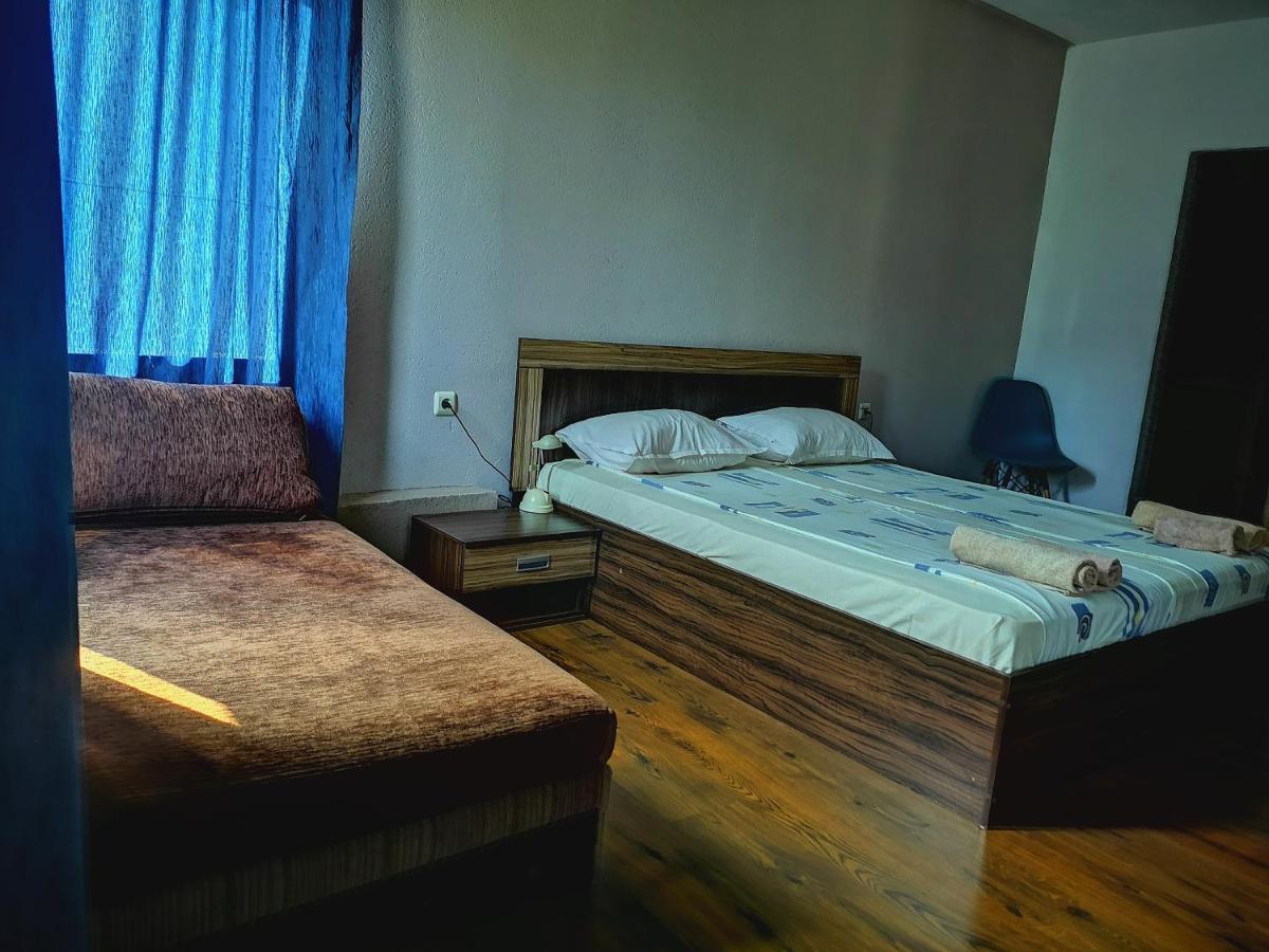 Paunovi Guest House Primorsko Bagian luar foto