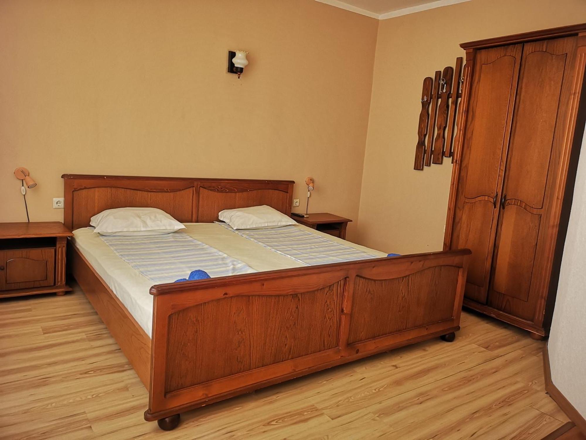 Paunovi Guest House Primorsko Bagian luar foto