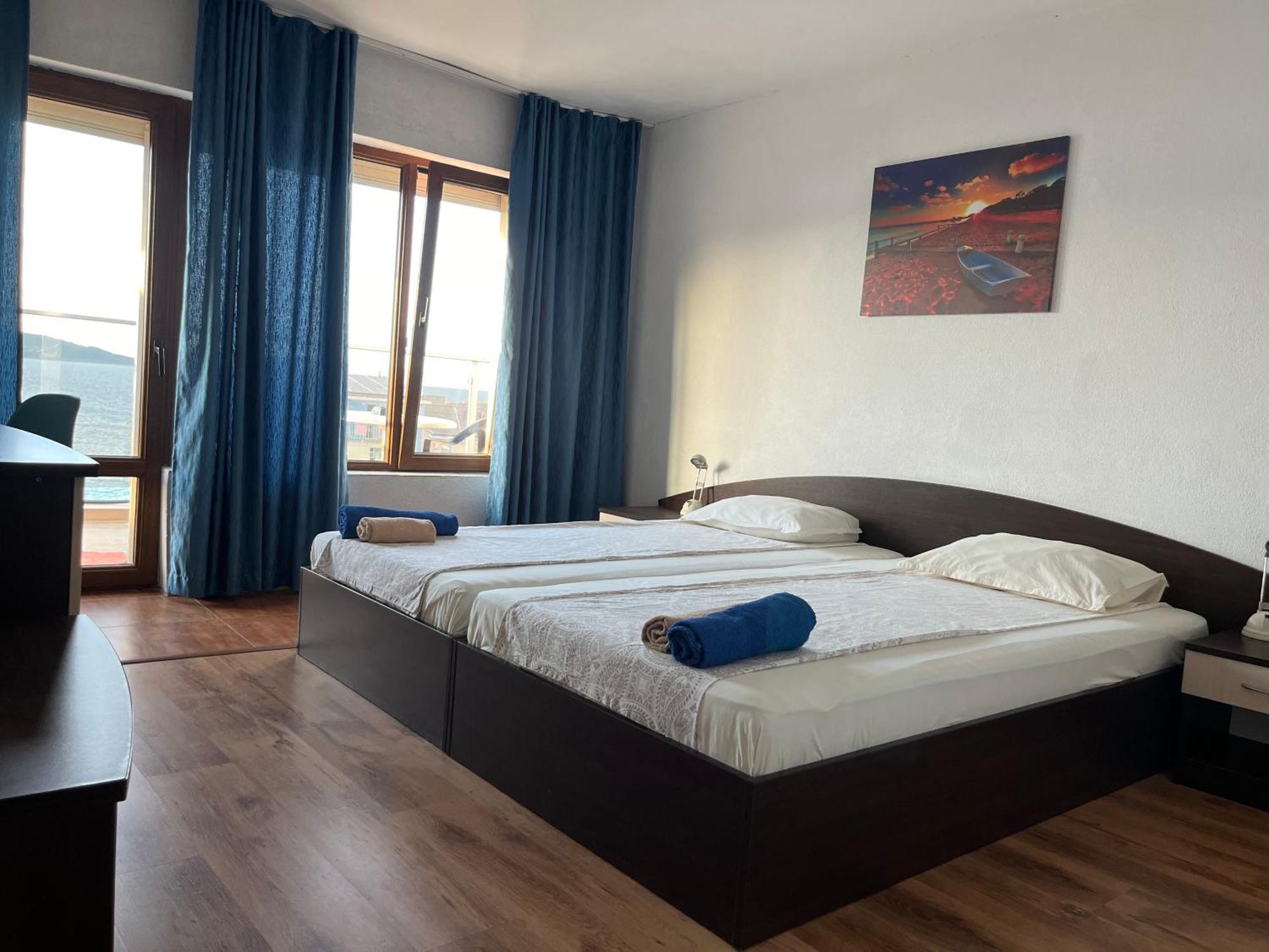 Paunovi Guest House Primorsko Bagian luar foto