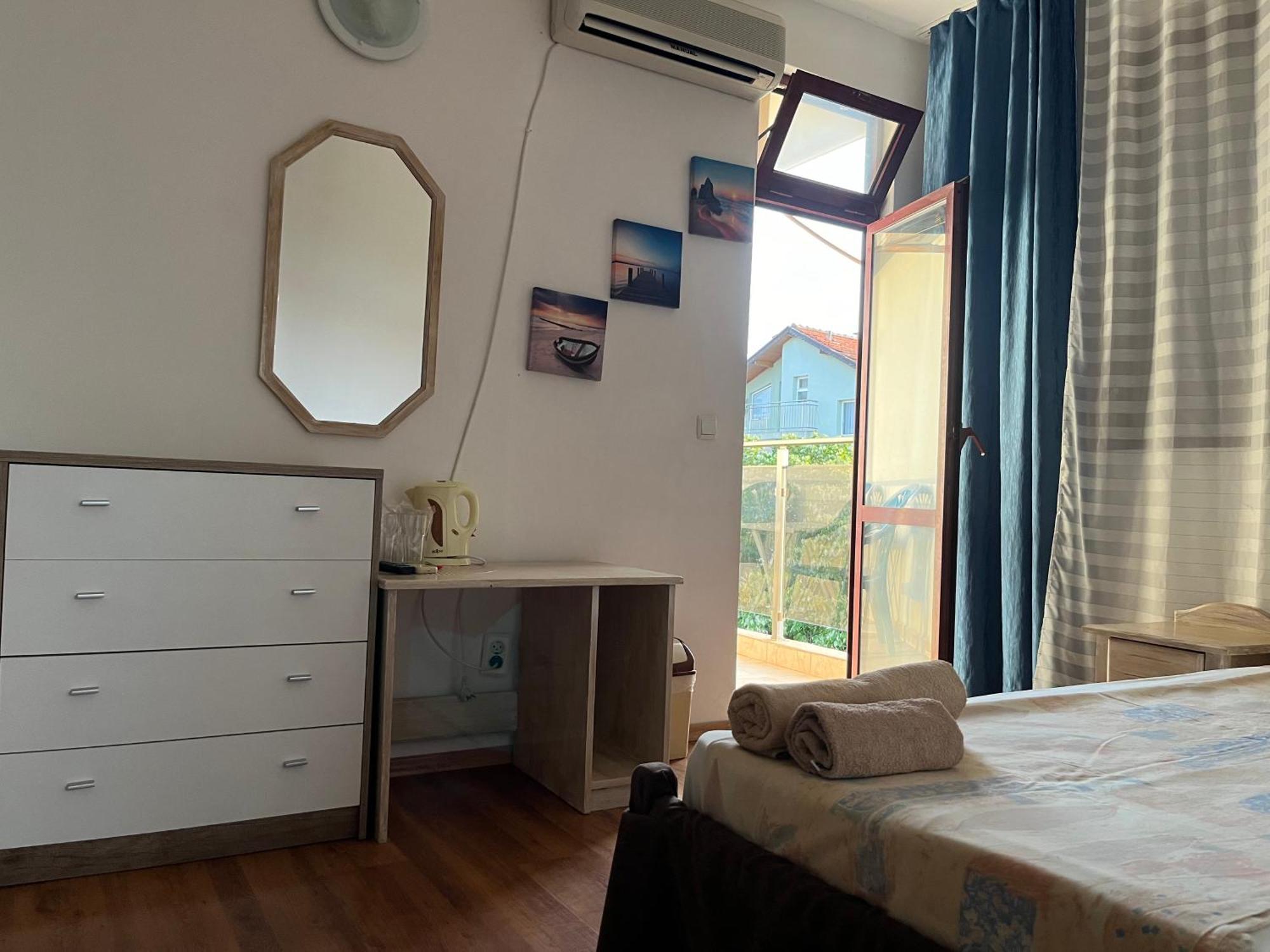 Paunovi Guest House Primorsko Bagian luar foto