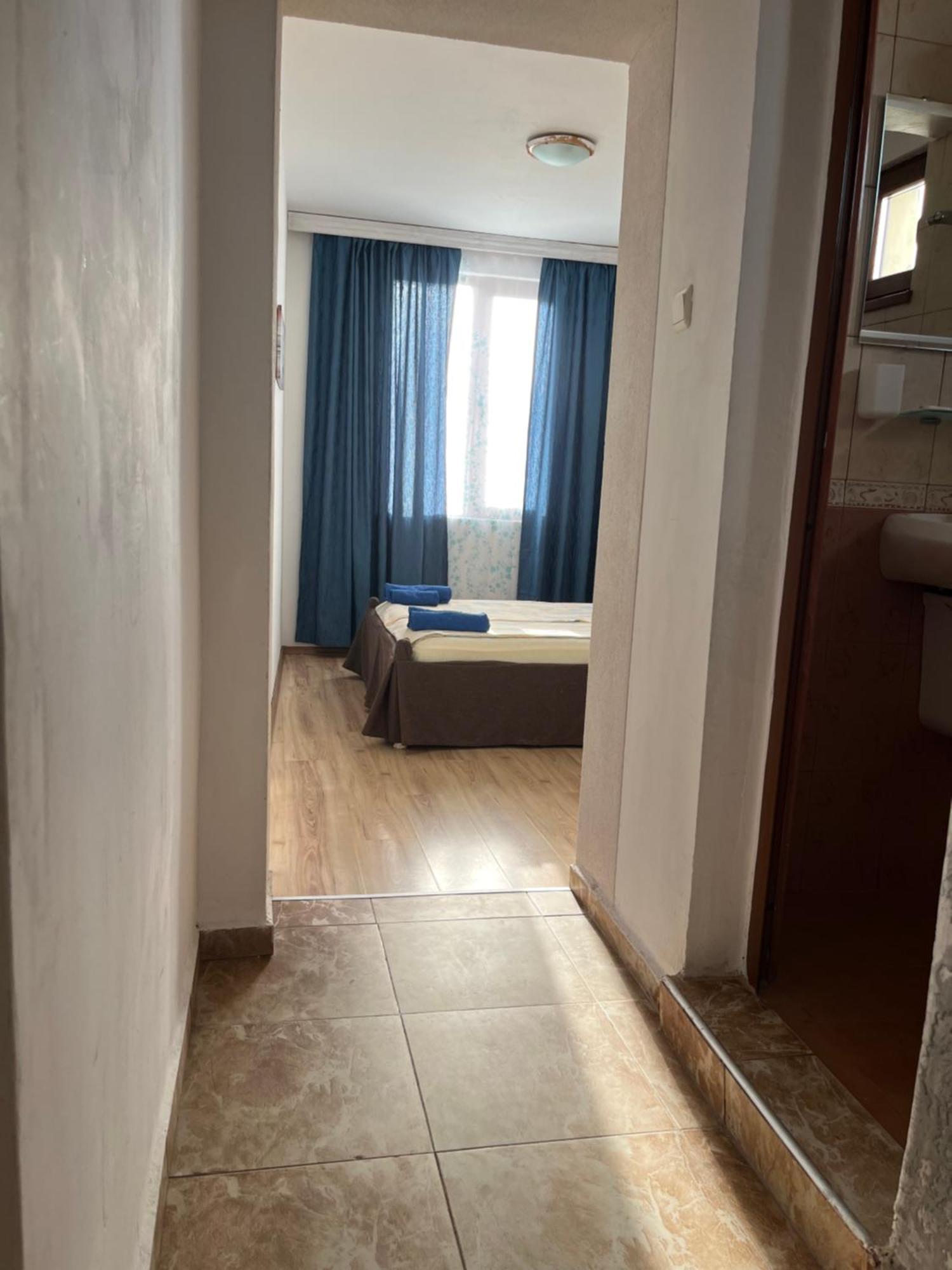 Paunovi Guest House Primorsko Bagian luar foto