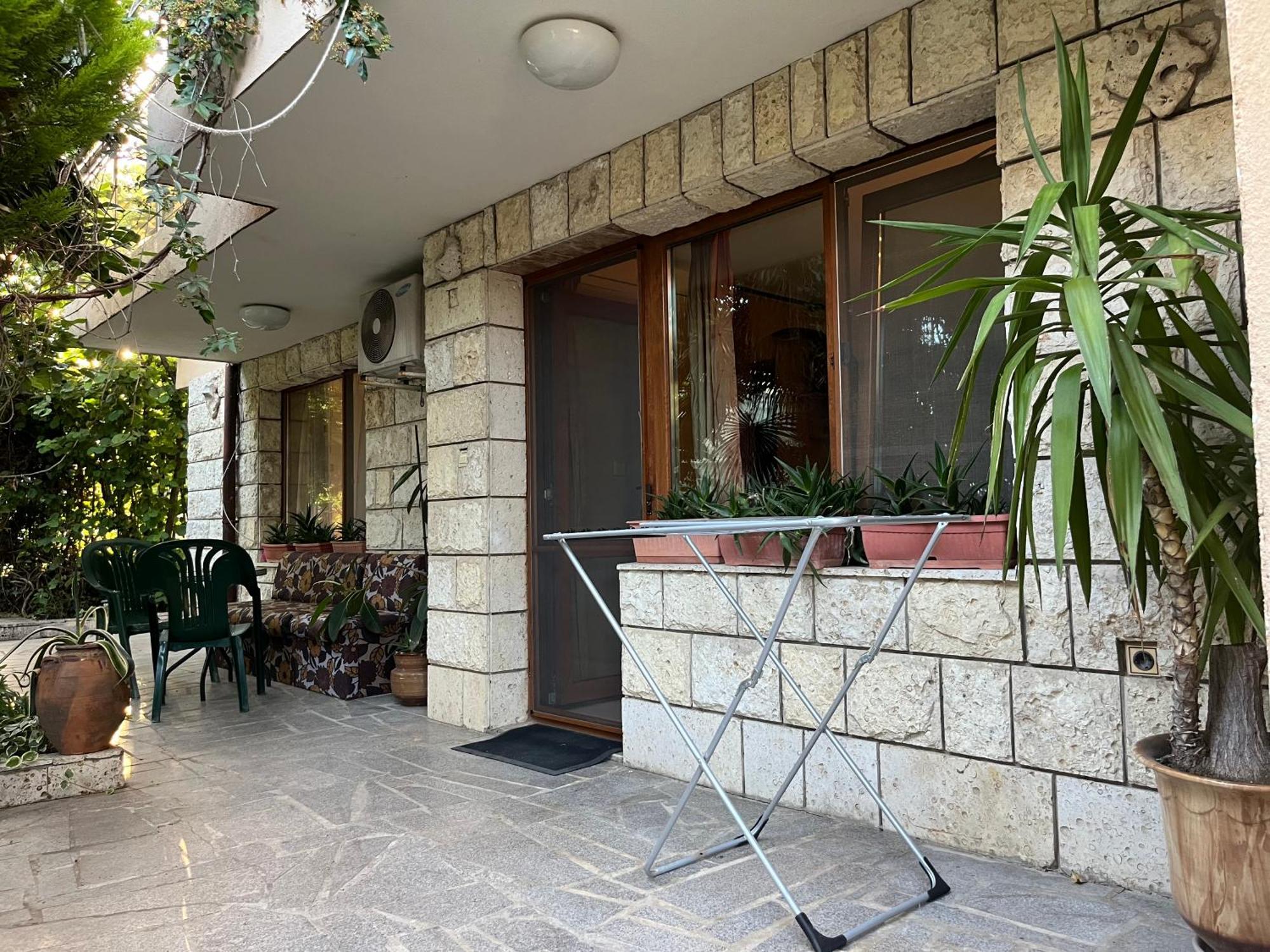 Paunovi Guest House Primorsko Bagian luar foto