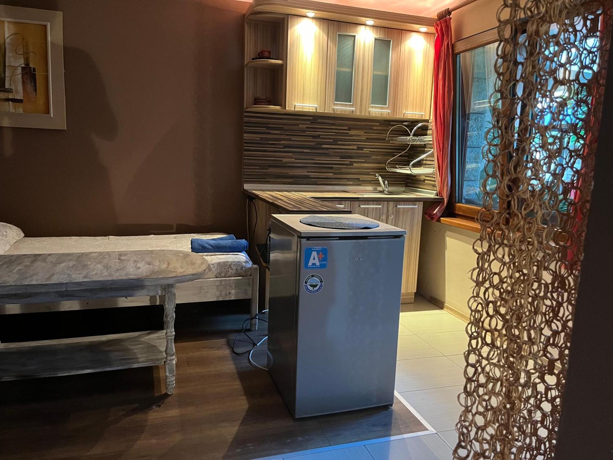 Paunovi Guest House Primorsko Bagian luar foto