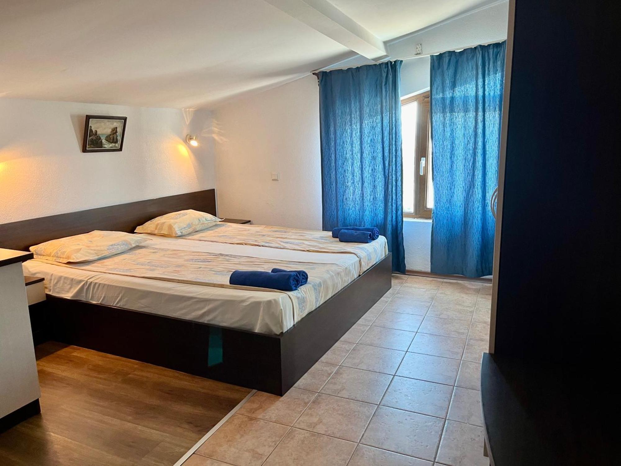 Paunovi Guest House Primorsko Bagian luar foto