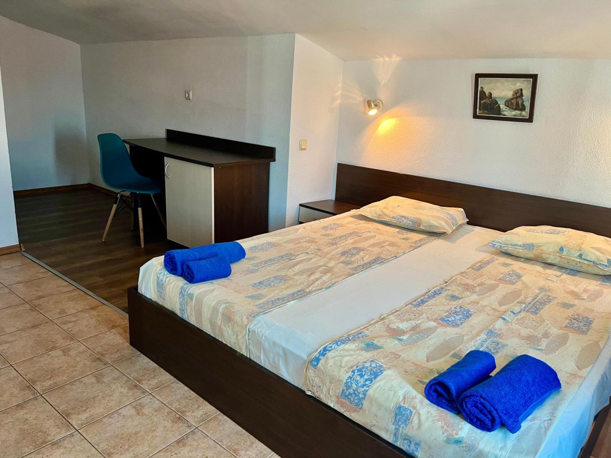 Paunovi Guest House Primorsko Bagian luar foto